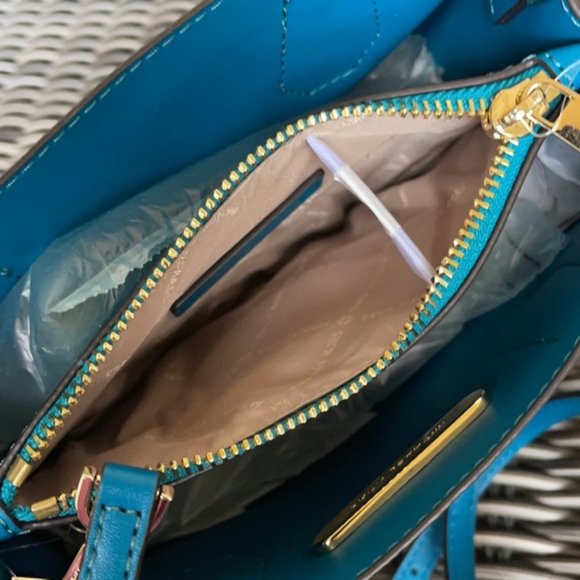 Michael Kors Mercer Medium Messenger Bag - Picture 8 of 16